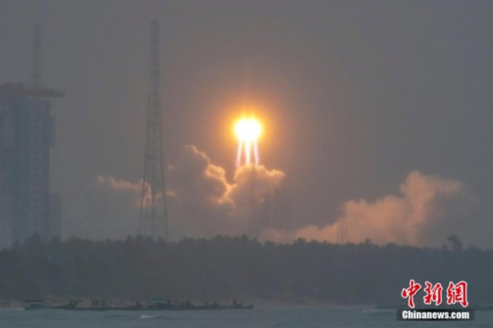 图为嫦娥六号探测器由运达五号遥八运载火箭在中国文昌航天发射场成功发射。<a target='_blank' href='/' ><p align=